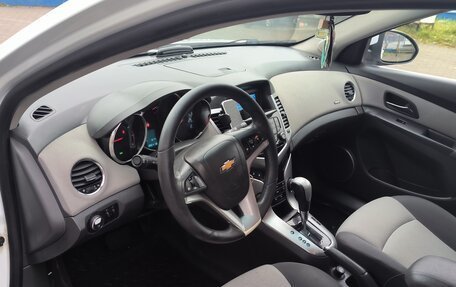 Chevrolet Cruze II, 2010 год, 730 000 рублей, 2 фотография