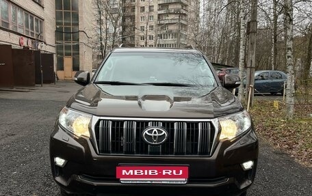 Toyota Land Cruiser Prado 150 рестайлинг 2, 2021 год, 7 300 000 рублей, 4 фотография