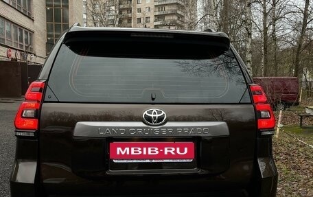 Toyota Land Cruiser Prado 150 рестайлинг 2, 2021 год, 7 300 000 рублей, 5 фотография