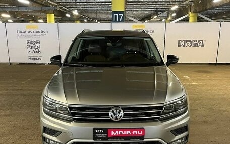 Volkswagen Tiguan II, 2018 год, 2 899 000 рублей, 2 фотография