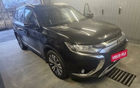 Mitsubishi Outlander III рестайлинг 3, 2020 год, 2 283 000 рублей, 5 фотография