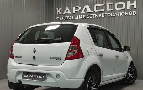 Renault Sandero I, 2013 год, 650 000 рублей, 2 фотография