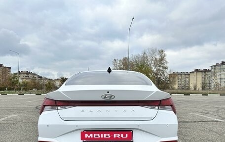 Hyundai Elantra, 2021 год, 2 150 000 рублей, 3 фотография