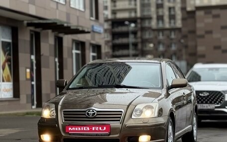 Toyota Avensis III рестайлинг, 2005 год, 675 000 рублей, 2 фотография