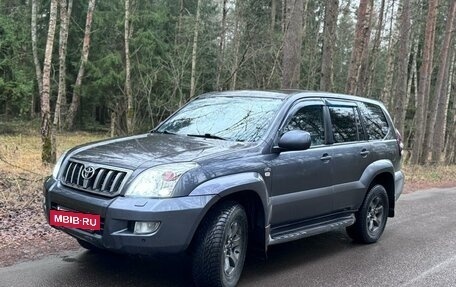 Toyota Land Cruiser Prado 120 рестайлинг, 2005 год, 2 100 000 рублей, 2 фотография