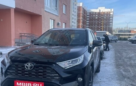 Toyota RAV4, 2021 год, 3 550 000 рублей, 2 фотография