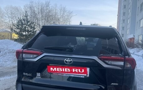 Toyota RAV4, 2021 год, 3 550 000 рублей, 5 фотография