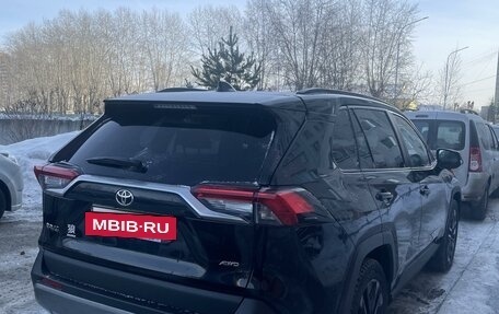 Toyota RAV4, 2021 год, 3 550 000 рублей, 6 фотография