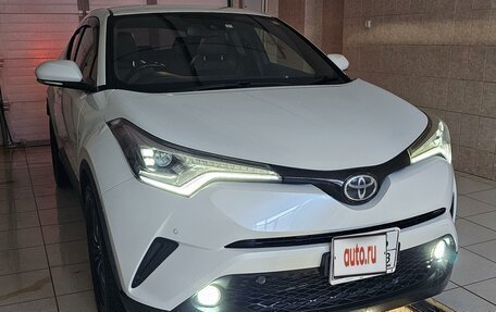 Toyota C-HR I рестайлинг, 2017 год, 2 140 000 рублей, 15 фотография