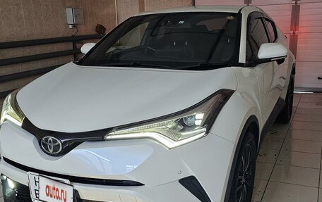 Toyota C-HR I рестайлинг, 2017 год, 2 140 000 рублей, 8 фотография