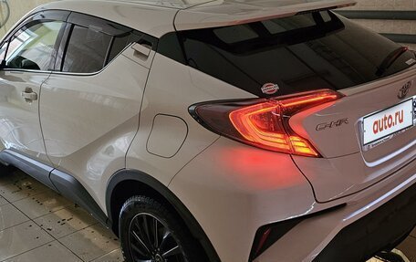 Toyota C-HR I рестайлинг, 2017 год, 2 140 000 рублей, 11 фотография