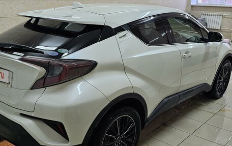 Toyota C-HR I рестайлинг, 2017 год, 2 140 000 рублей, 29 фотография