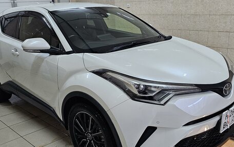 Toyota C-HR I рестайлинг, 2017 год, 2 140 000 рублей, 30 фотография