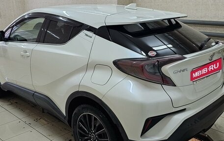 Toyota C-HR I рестайлинг, 2017 год, 2 140 000 рублей, 27 фотография