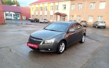 Chevrolet Cruze II, 2010 год, 680 000 рублей, 3 фотография