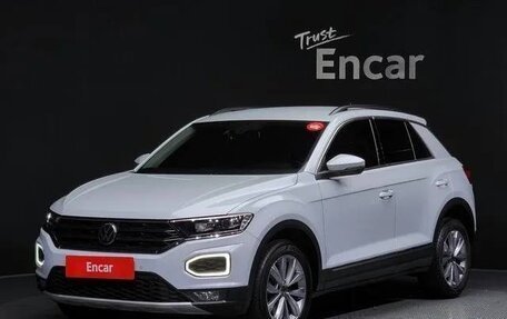 Volkswagen T-Roc I, 2021 год, 2 090 000 рублей, 1 фотография