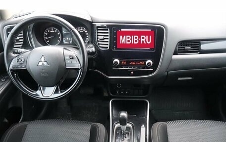 Mitsubishi Outlander III рестайлинг 3, 2021 год, 1 850 000 рублей, 9 фотография