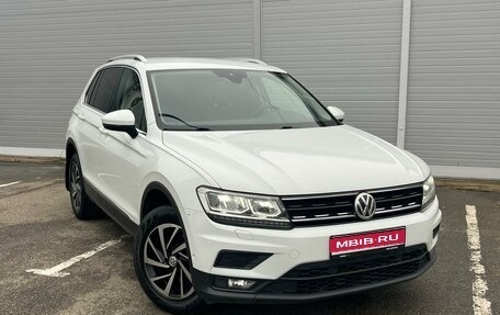 Volkswagen Tiguan II, 2019 год, 2 695 000 рублей, 1 фотография