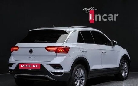 Volkswagen T-Roc I, 2021 год, 2 090 000 рублей, 2 фотография