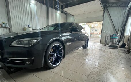 BMW 7 серия, 2013 год, 2 900 000 рублей, 22 фотография