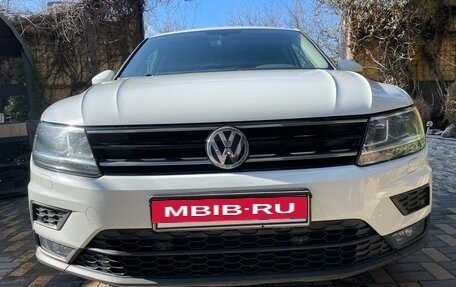 Volkswagen Tiguan II, 2017 год, 2 450 000 рублей, 2 фотография