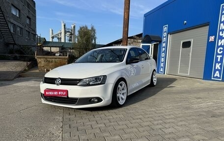 Volkswagen Jetta VI, 2013 год, 1 440 000 рублей, 1 фотография