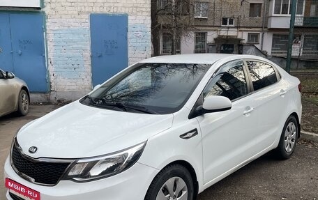 KIA Rio III рестайлинг, 2015 год, 930 000 рублей, 3 фотография