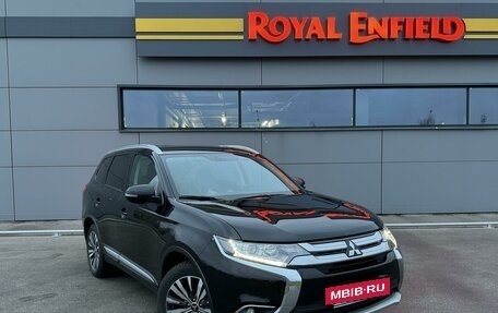 Mitsubishi Outlander III рестайлинг 3, 2017 год, 2 649 000 рублей, 2 фотография