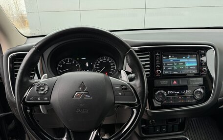 Mitsubishi Outlander III рестайлинг 3, 2017 год, 2 649 000 рублей, 12 фотография