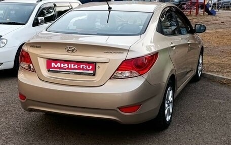 Hyundai Solaris II рестайлинг, 2011 год, 1 000 000 рублей, 2 фотография