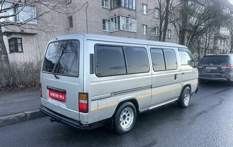 Nissan Urvan III, 1991 год, 395 000 рублей, 1 фотография