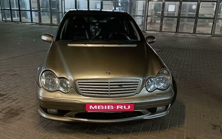 Mercedes-Benz C-Класс, 2004 год, 800 000 рублей, 7 фотография