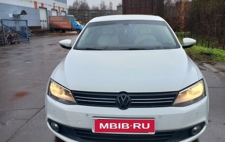 Volkswagen Jetta VI, 2011 год, 975 000 рублей, 4 фотография