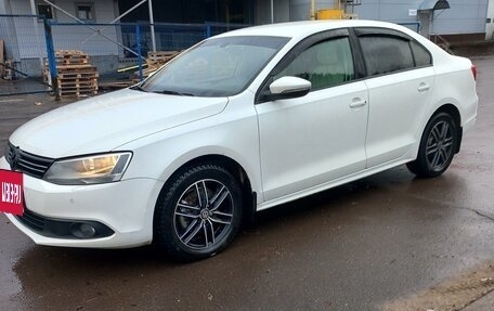 Volkswagen Jetta VI, 2011 год, 975 000 рублей, 3 фотография