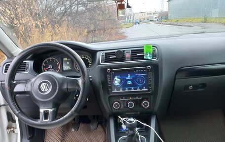 Volkswagen Jetta VI, 2011 год, 975 000 рублей, 12 фотография