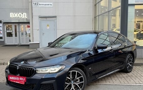 BMW 5 серия, 2021 год, 5 390 000 рублей, 2 фотография