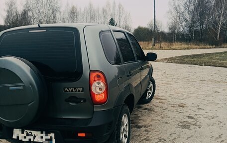 Chevrolet Niva I рестайлинг, 2010 год, 570 000 рублей, 3 фотография