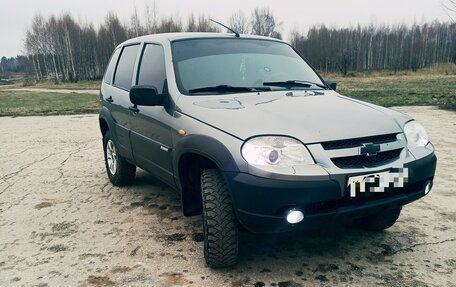 Chevrolet Niva I рестайлинг, 2010 год, 570 000 рублей, 4 фотография