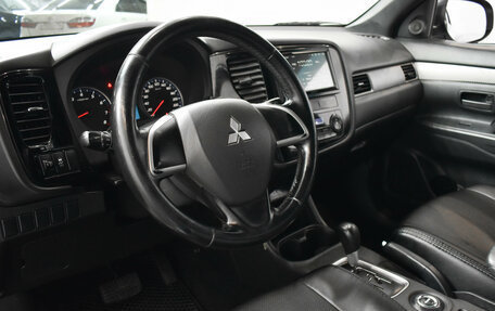 Mitsubishi Outlander III рестайлинг 3, 2012 год, 1 495 000 рублей, 13 фотография