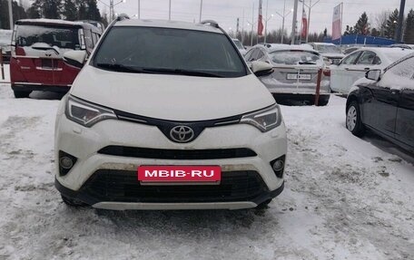 Toyota RAV4, 2017 год, 3 000 000 рублей, 4 фотография