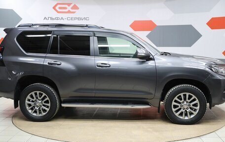 Toyota Land Cruiser Prado 150 рестайлинг 2, 2017 год, 4 250 000 рублей, 4 фотография