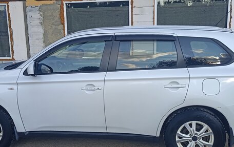 Mitsubishi Outlander III рестайлинг 3, 2014 год, 1 240 000 рублей, 1 фотография