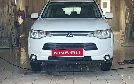 Mitsubishi Outlander III рестайлинг 3, 2014 год, 1 240 000 рублей, 2 фотография