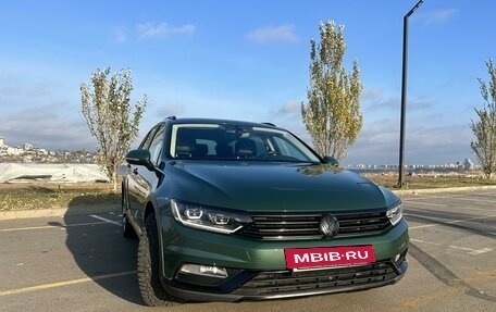 Volkswagen Passat B8 рестайлинг, 2018 год, 3 325 000 рублей, 2 фотография