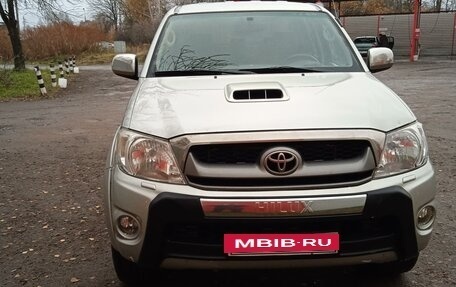 Toyota Hilux VII, 2011 год, 1 870 000 рублей, 2 фотография