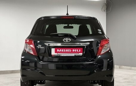 Toyota Vitz, 2011 год, 890 000 рублей, 7 фотография