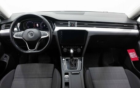 Volkswagen Passat B8 рестайлинг, 2020 год, 2 450 000 рублей, 16 фотография