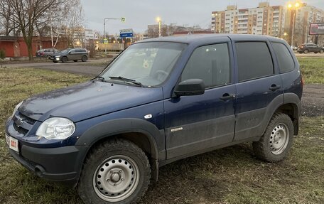 Chevrolet Niva I рестайлинг, 2017 год, 800 000 рублей, 2 фотография