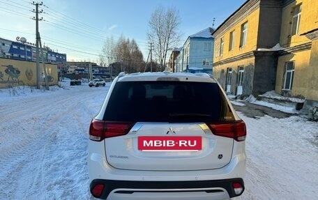 Mitsubishi Outlander III рестайлинг 3, 2020 год, 3 720 000 рублей, 7 фотография