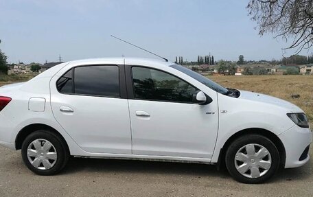 Renault Logan II, 2019 год, 300 000 рублей, 3 фотография